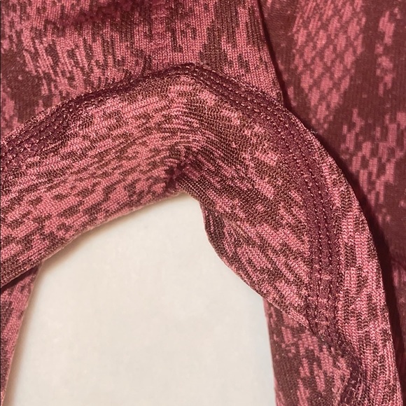 High-Waisted Seamless Snakeskin 7/8 - Picture 11 of 15